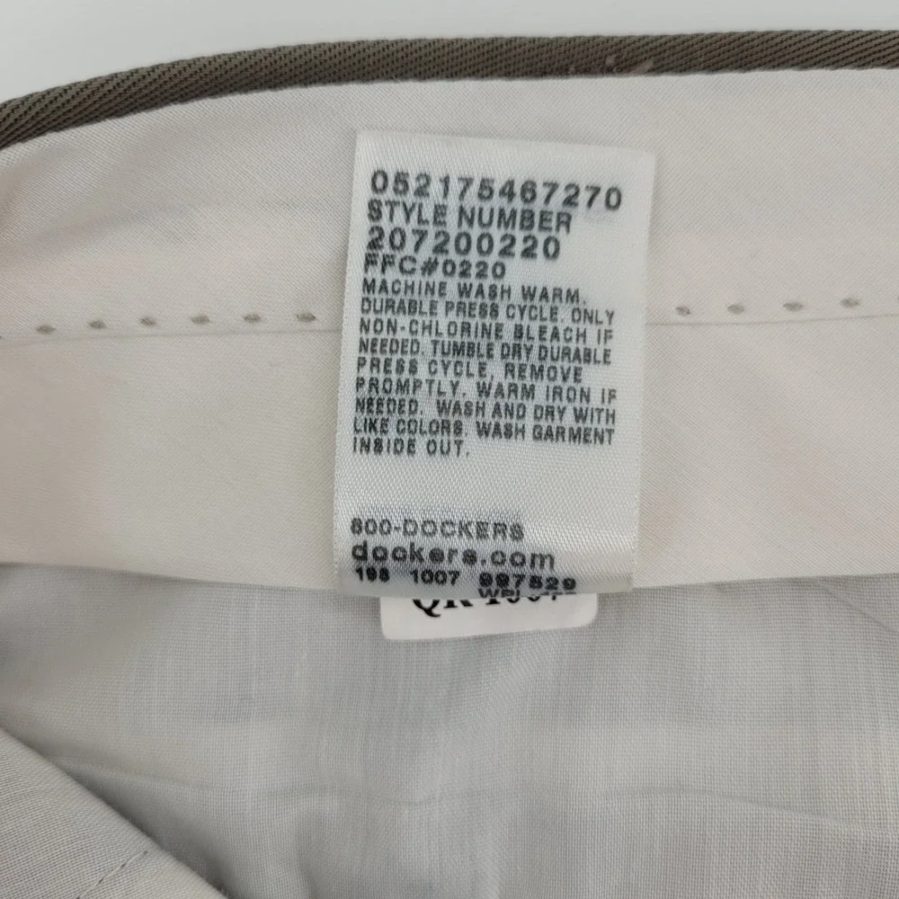 Dockers Premium Never Iron Chinos Mens 34x34 Brown Relaxed Fit Flat Front Office